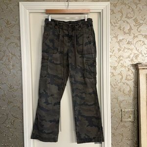 Mimi Maternity camo cargo pants size medium